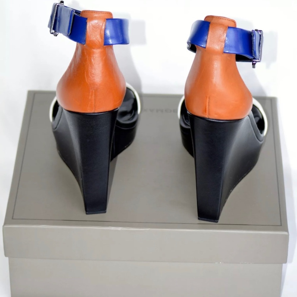 NWB BGBGMazria  Blocked Wedge Sandal 8.5M Orig$250 - Picture 3 of 9